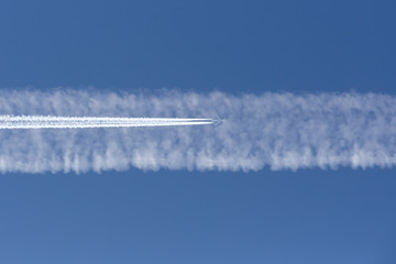 Plane flies in the exhaust trail of another aircraft