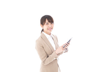 スマホを使うビジネスウーマン