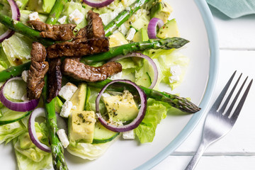 Steak avocado and asparagus salad