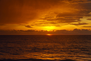 Obraz premium Sunset over the Andaman Sea, taken from the Thai Island of Phuket