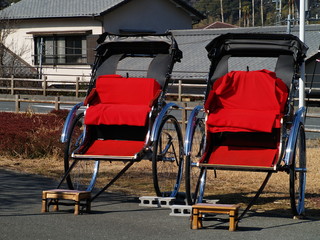 客待ちの人力車