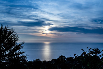 Obraz premium Sunset from Karon Viewpoint, Phuket Thailand with a very blue sky.