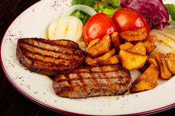 Grilled pork with vegetables