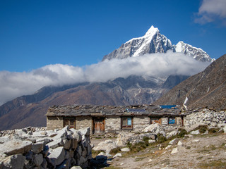 Leerstehendes Haus im Himalaya