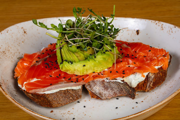Bruschetta with salmon and avocado