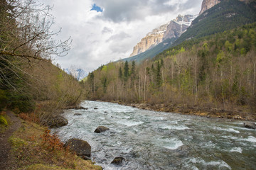 Parque nacional de Ordesa y Monte Perdido, Río Arazas