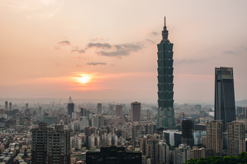 Fototapeta na wymiar The beautiful view of Taipei, Taiwan city skyline