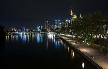 Frankfurt bei Nacht.