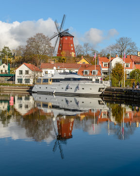 Autumn day in the harbor.