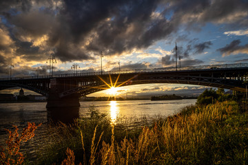 Sonnenuntergang MZ-Kastel