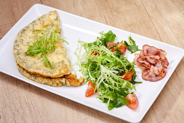omelette with salad