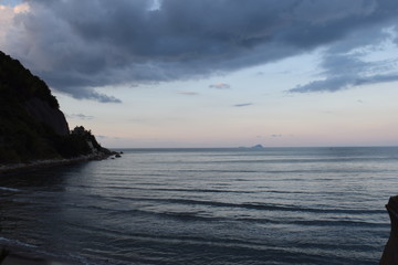 晩秋の海と夕焼け