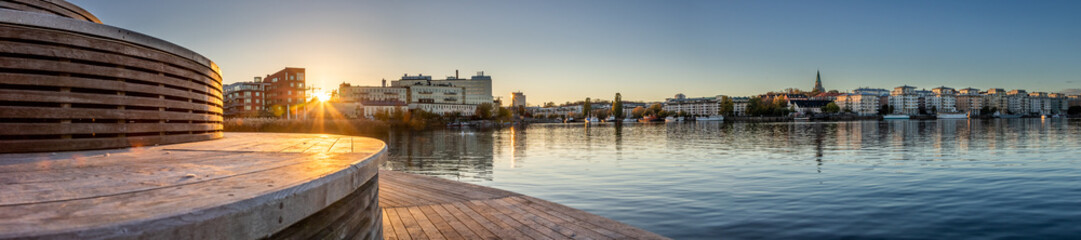The round wooden bridge
