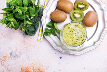 kiwi smoothie