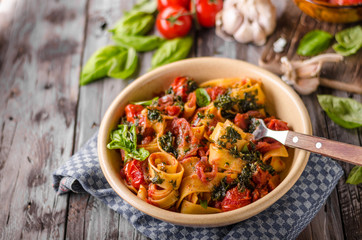 Tomato pasta basil