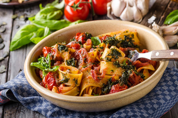 Tomato pasta basil