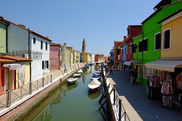 Fototapeta na wymiar Venedig Insel Burano, bunte Häuser und Kanal
