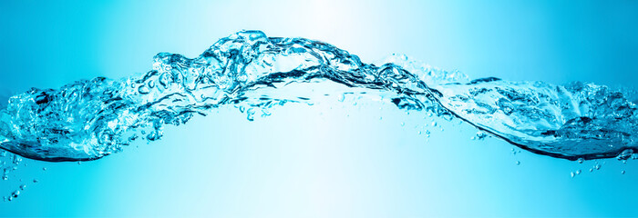 Welle des blauen Wassers mit Blasennahaufnahmehintergrundbeschaffenheit. Großes großes Foto.