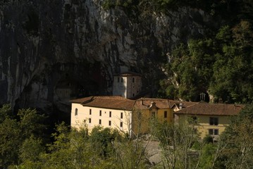 Fototapeta na wymiar Cueva de Covadonga en Asturias