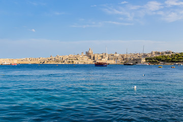 Naklejka premium Valletta, Malta. Scenic view of the city from the bay