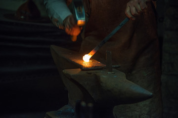 In der Schmiede beim Schmied