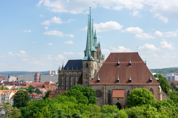 Fototapeta na wymiar Dom St. Marien und Severikirche in Erfurt, Thüringen