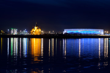 Fototapeta na wymiar Нижний Новгород. Ночной вид на собор Александра Невского и стадион 