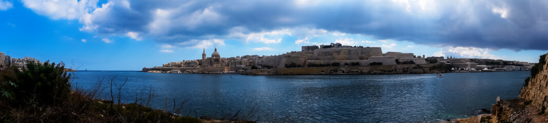 Fototapeta na wymiar Panoramic View of Valletta from Manoel Island