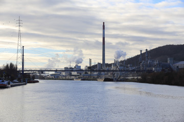 Fototapeta na wymiar Chemical industries along a river at twilight