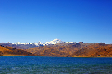 Fototapeta na wymiar sacred lake in tibet landscape
