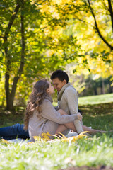 Naklejka premium Young couple in autumn park