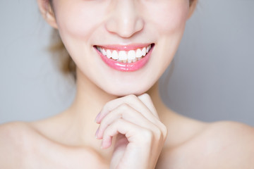 Obraz na płótnie Canvas close up of woman tooth