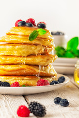 pancakes with berries