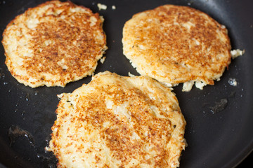 Preparation of paleo cauliflower pizza with ham