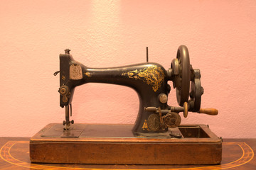 Macchina da cucire antica Singer