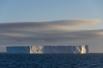 Fototapeta na wymiar Antarctic seascape with iceberg