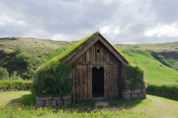 Obraz premium Stöng und das Saga-Age-Farmhouse im Þjórsárdalur-Valley /Süd-Island