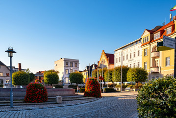 Stadtmitte von Bergen mit Rathaus und Brunnen, Ostsee, Rügen