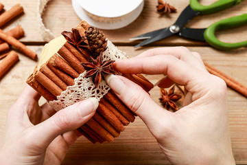 How to make candle decorated with cinnamon sticks, tutorial