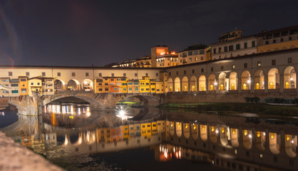 Fototapeta na wymiar Pone Vecchio over Arno river in Florence, Italy