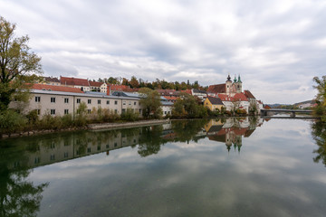 Obraz premium Steyr im Herbst mit Wolken
