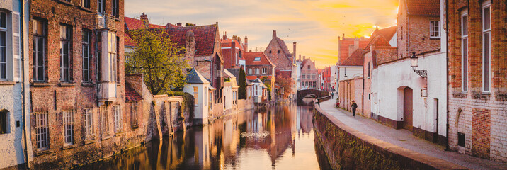 Historische stad Brugge bij zonsopgang, Vlaanderen, België