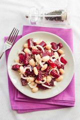 Beetroot salad with white kidney beans, pickles and onion