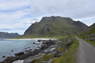 Norwegen, Lofoten, Leknes, Uttakleiv, Haukland, Haukland Beach, Schotterstraße, Küste,...