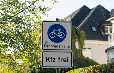 Obraz premium Bicycle and pedestrian lane road sign on pole post.