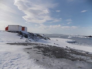 Walking on Esperanza Base, Antártida