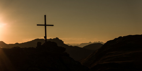 Gipflekreuz in Tirol Panorama als Hintergrundbild 