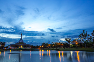 Obraz premium twilight Suan luang Rama 9 park, Central of Bangkok, Thailand