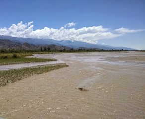 rio montaña 