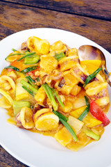 Fried squid with egg yolk.